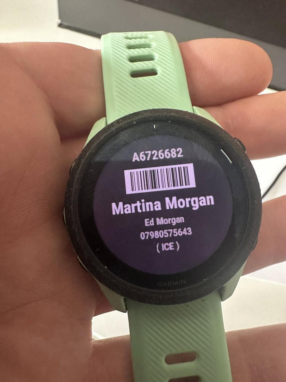 Povestea unui smartwatch care "a înotat" aproape 250 de kilometri în apele Mării Irlandei ca să se întoarcă la proprietară 972015