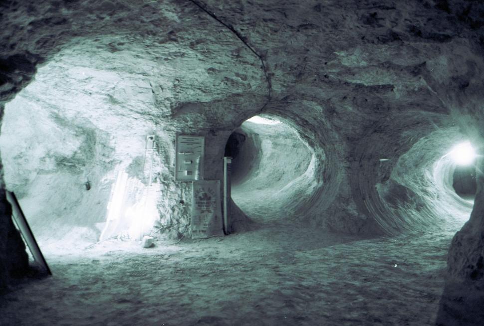 Misteriosul oraș subteran unde oamenii s-au mutat în fostele mine. Cum arată casele, magazinele și restaurantele lor 972485