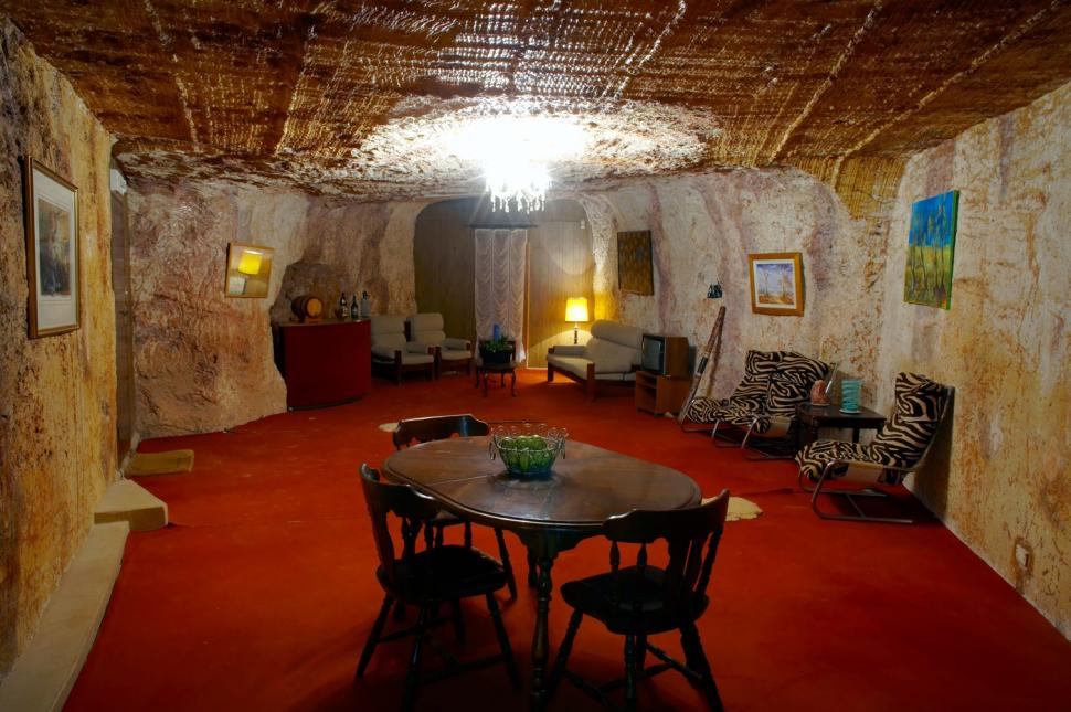 Misteriosul oraș subteran unde oamenii s-au mutat în fostele mine. Cum arată casele, magazinele și restaurantele lor 972488