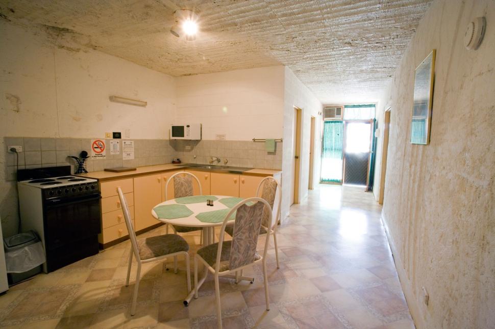 Misteriosul oraș subteran unde oamenii s-au mutat în fostele mine. Cum arată casele, magazinele și restaurantele lor 972499