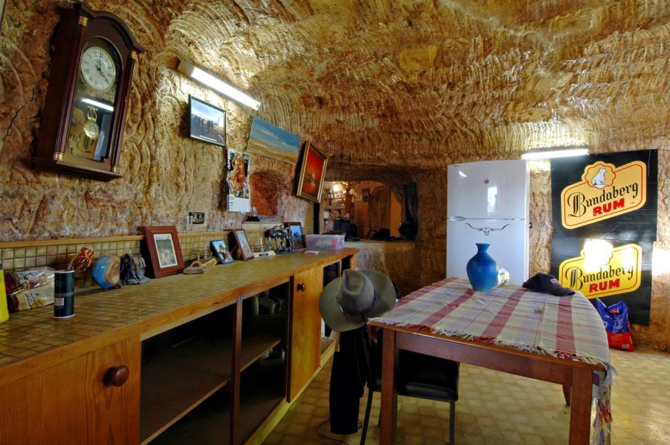 Misteriosul oraș subteran unde oamenii s-au mutat în fostele mine. Cum arată casele, magazinele și restaurantele lor 972510