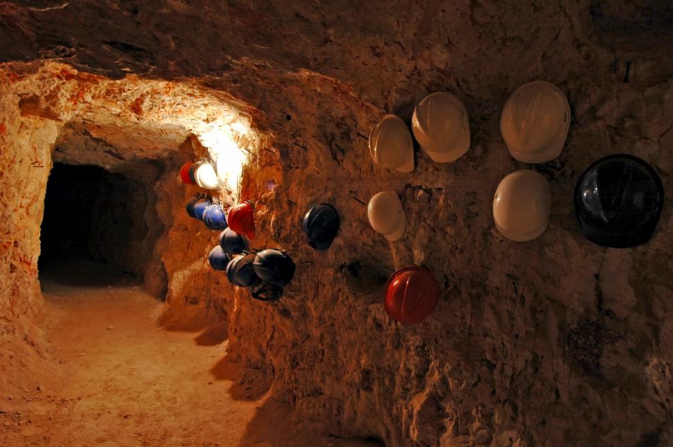 Misteriosul oraș subteran unde oamenii s-au mutat în fostele mine. Cum arată casele, magazinele și restaurantele lor 972512