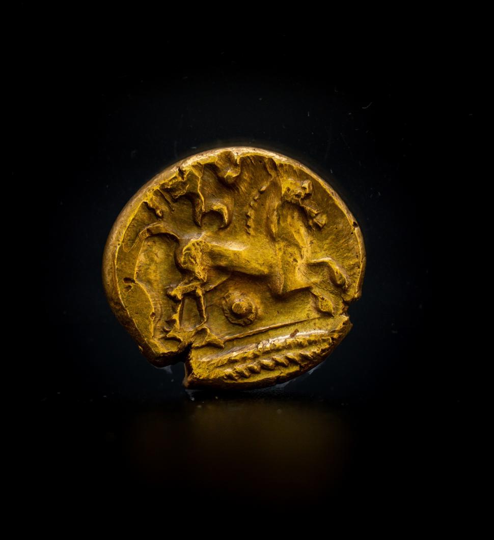 Descoperire arheologică unică: A fost găsit cel mai mare tezaur de monede de aur din Epoca Fierului din UK. Cum arată comoara 973194