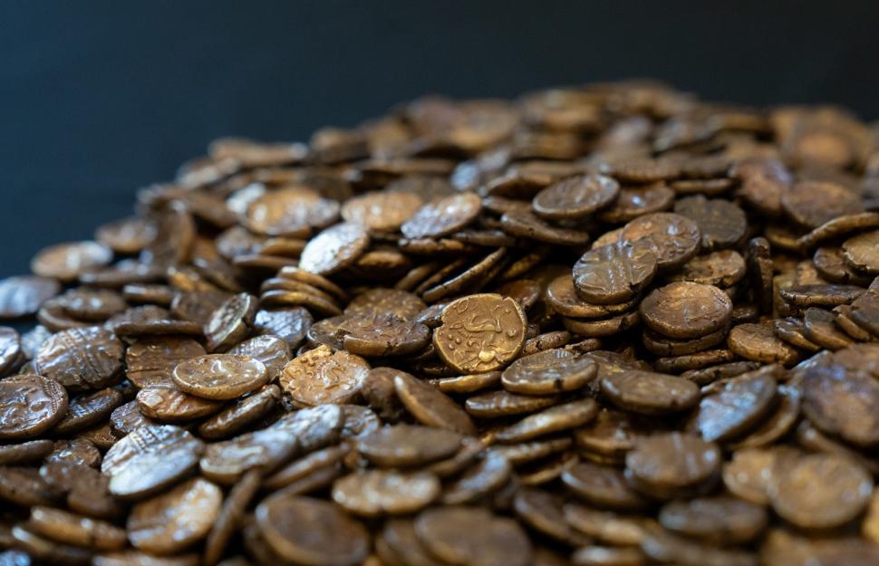 Descoperire arheologică unică: A fost găsit cel mai mare tezaur de monede de aur din Epoca Fierului din UK. Cum arată comoara 973199