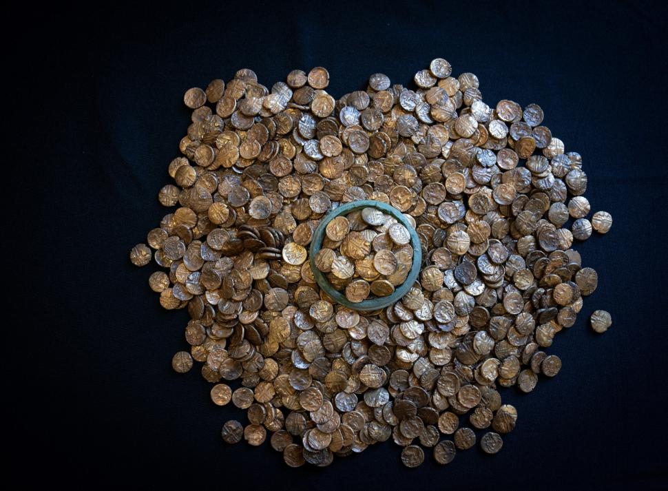 Descoperire arheologică unică: A fost găsit cel mai mare tezaur de monede de aur din Epoca Fierului din UK. Cum arată comoara 973200