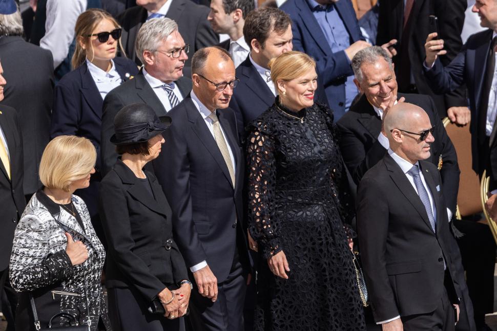 Ceremonia inaugurală a pontificatului lui Leon al XIV-lea în imagini: Zelenski i-a strâns mâna lui Vance şi a îmbrățișat-o pe Meloni 973474