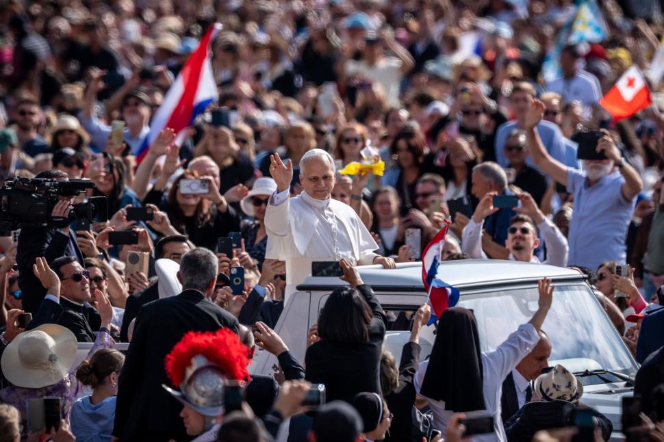 Ceremonia inaugurală a pontificatului lui Leon al XIV-lea în imagini: Zelenski i-a strâns mâna lui Vance şi a îmbrățișat-o pe Meloni 973480