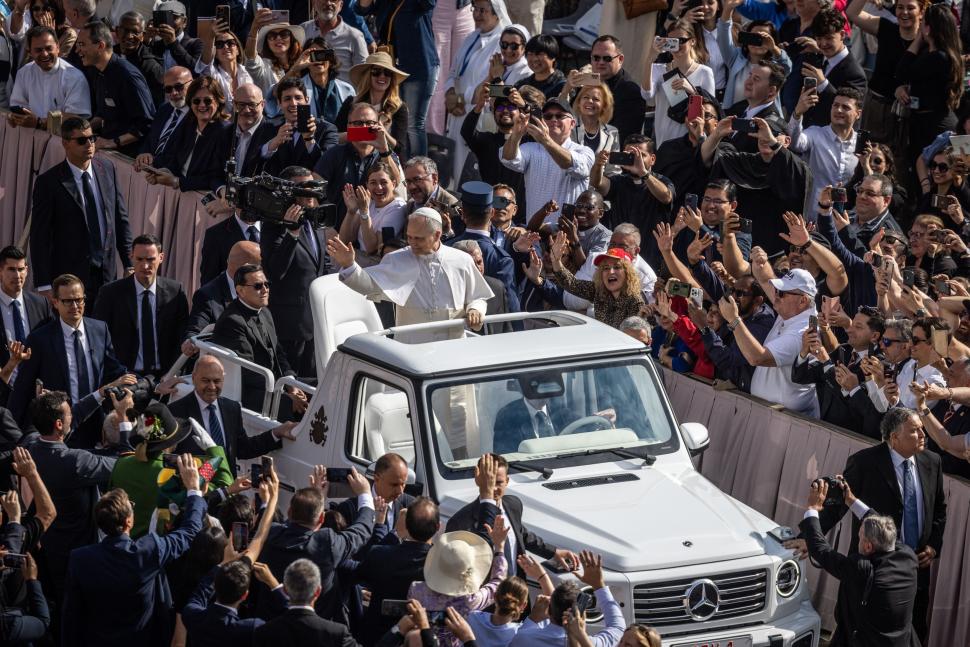 Ceremonia inaugurală a pontificatului lui Leon al XIV-lea în imagini: Zelenski i-a strâns mâna lui Vance şi a îmbrățișat-o pe Meloni 973484