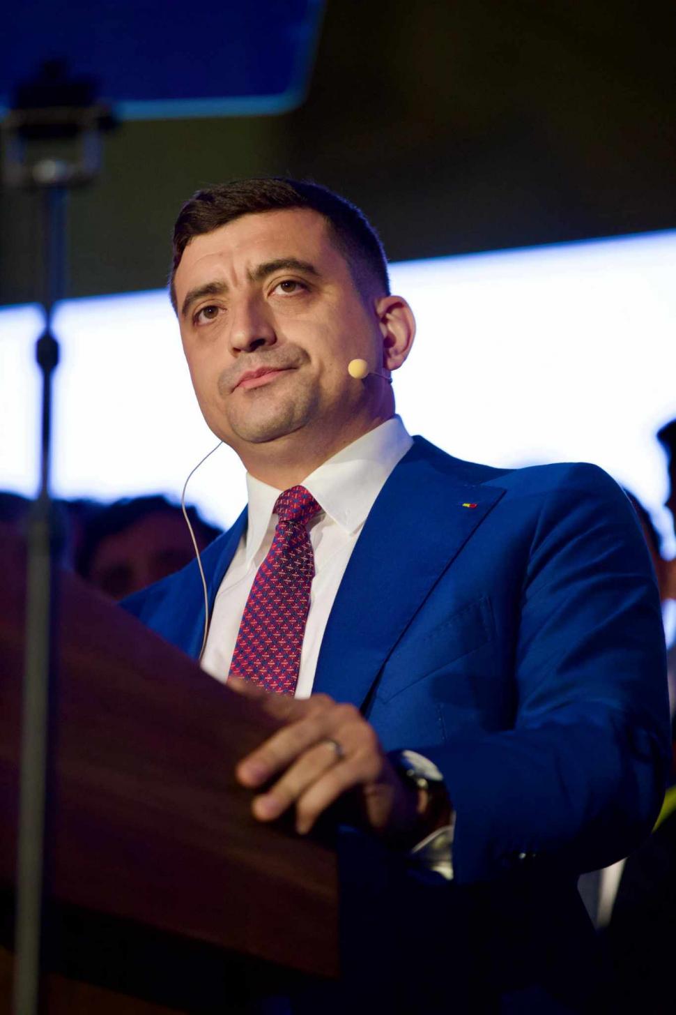 Imaginile dezastrului. Cum a primit George Simion vestea că Nicușor Dan este pe primul loc după alegeri 973634