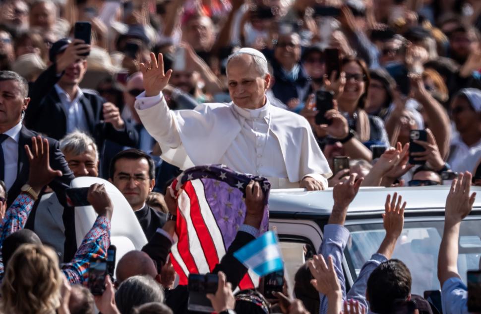 Papa Leon al XIV-lea își începe oficial pontificatul: JD Vance, Zelenski şi Ursula von der Leyen, prezenți la ceremonia de la Vatican 973514