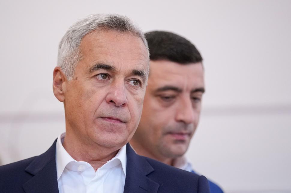 Simion și Georgescu s-au enervat pe polițiști pentru că nu avut voie să facă declarații în secția de vot: „Nu e frumos ce faceți” 973406