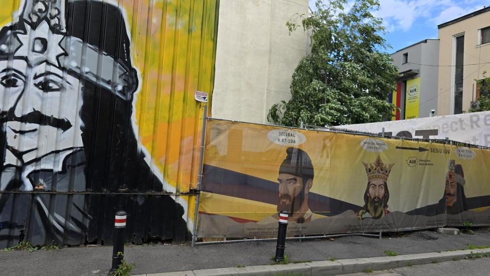 Victoria care n-a fost. Reportaj la ușa după care s-a ascuns Simion, când a pierdut alegerile pe care doar el crede că le-a câștigat 973658