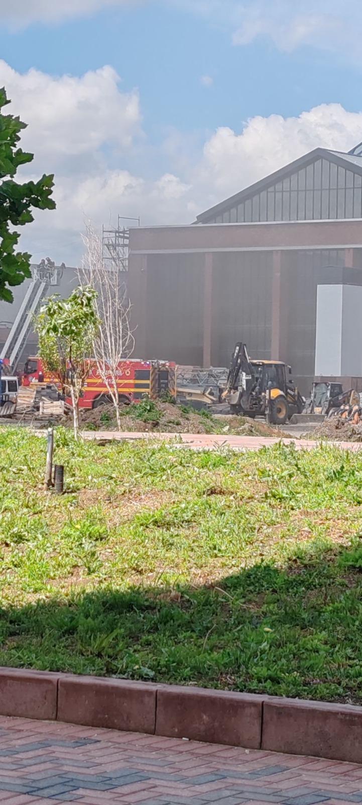 Incendiu major la o hală lipită de Hala Laminor din București. Există risc de propagare: Oamenii din zonă au primit mesaj Ro-Alert 973768