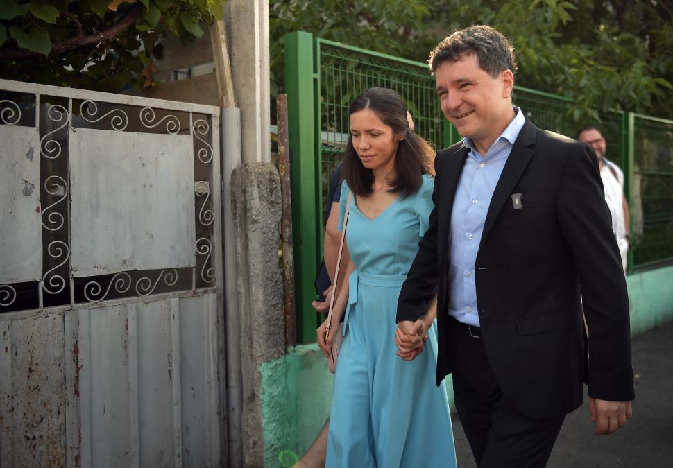 Mirabela Grădinaru, prezența discretă dar puternică din viața lui Nicușor Dan. CV, ocupație actuală, familie și alte detalii inedite 973873