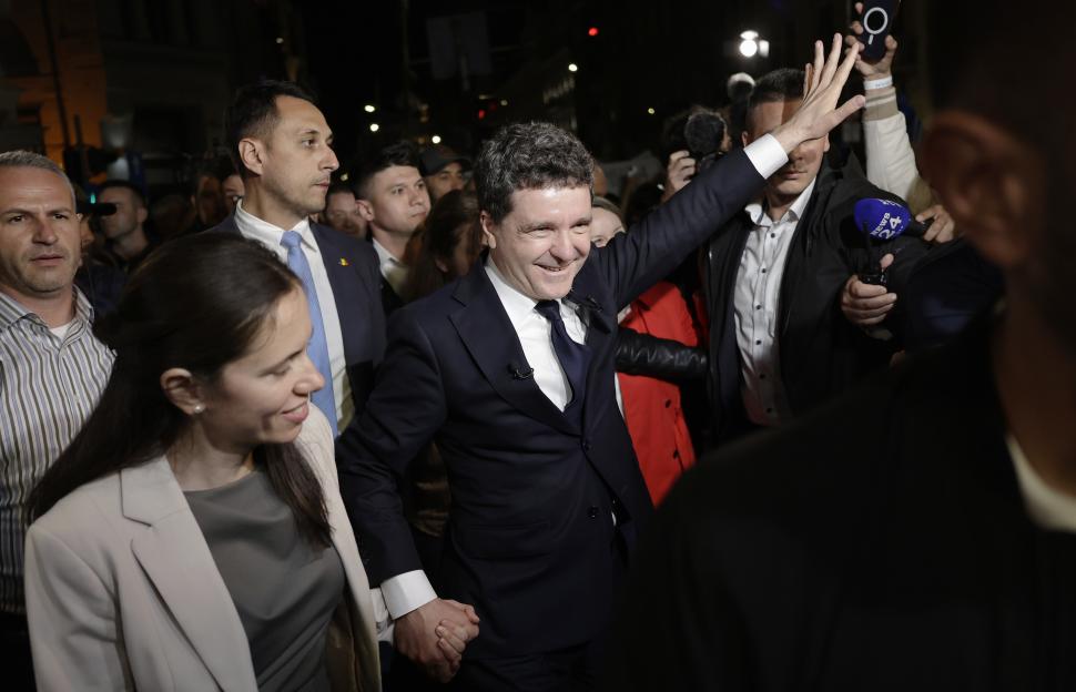 Mirabela Grădinaru, prezența discretă dar puternică din viața lui Nicușor Dan. CV, ocupație actuală, familie și alte detalii inedite 973876