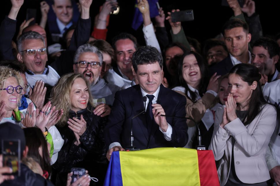 Mirabela Grădinaru, prezența discretă dar puternică din viața lui Nicușor Dan. CV, ocupație actuală, familie și alte detalii inedite 973877