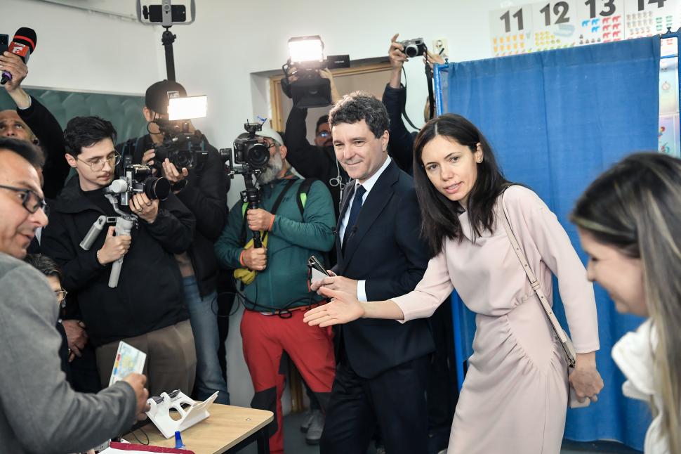 Mirabela Grădinaru, prezența discretă dar puternică din viața lui Nicușor Dan. CV, ocupație actuală, familie și alte detalii inedite 973878