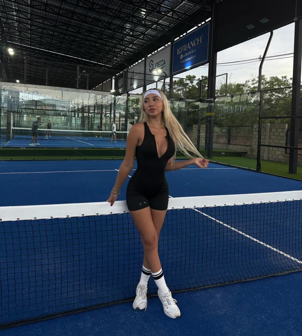 Moartea șocantă a unui fotomodel. Tânăra de 22 de ani a fost împușcată de un bărbat deghizat în curier, care i-a sunat la ușă 973947