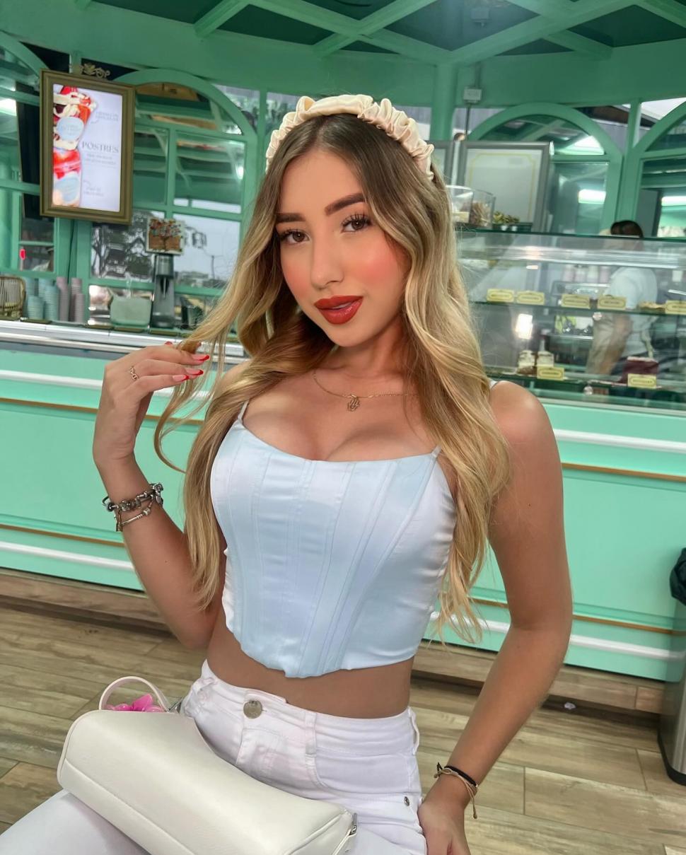 Moartea șocantă a unui fotomodel. Tânăra de 22 de ani a fost împușcată de un bărbat deghizat în curier, care i-a sunat la ușă 973960