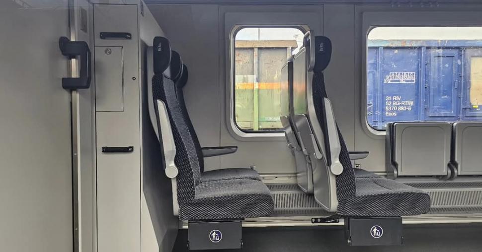 România a primit primul tren electric fabricat de polonezii de la PESA, din cele 62 comandate. Cum arată garnitura 973901