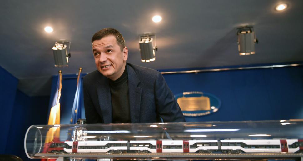 România a primit primul tren electric fabricat de polonezii de la PESA, din cele 62 comandate. Cum arată garnitura 973904