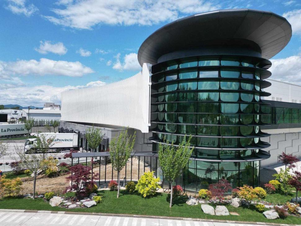 Comuna din România unde tocmai s-a deschis o fabrică de producție carne de pasăre. Au fost create 600 de noi locuri de muncă 974114