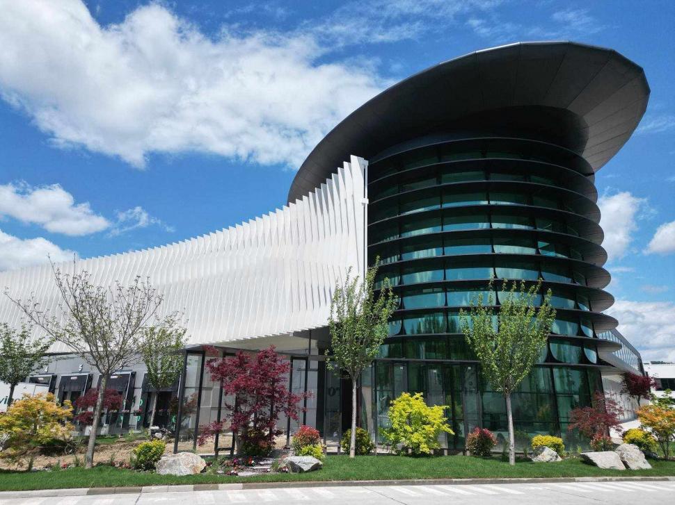 Comuna din România unde tocmai s-a deschis o fabrică de producție carne de pasăre. Au fost create 600 de noi locuri de muncă 974115