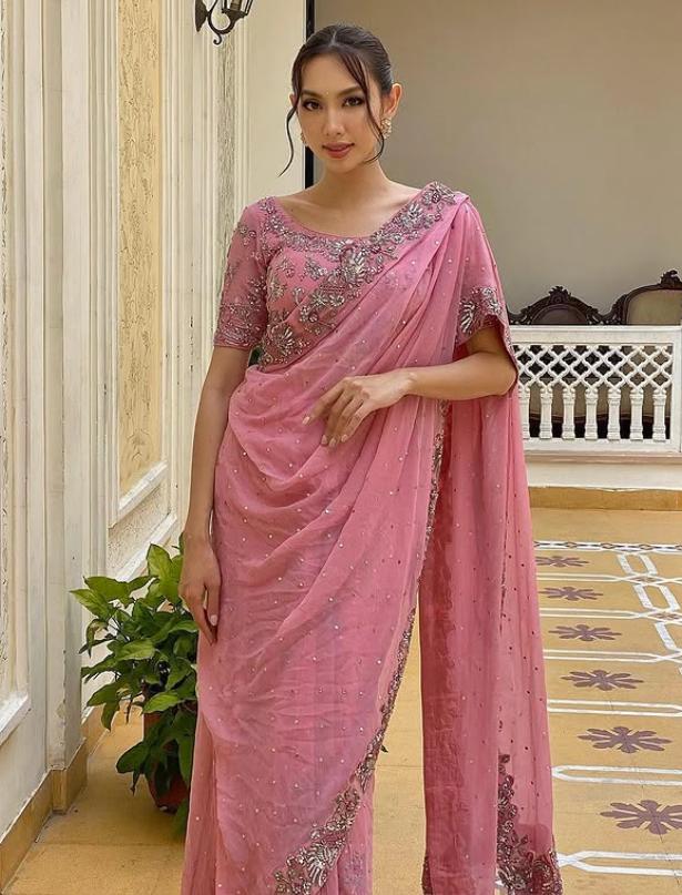 O regină a frumuseții din Vietnam a fost arestată pe aeroport din cauza unor jeleuri 974073