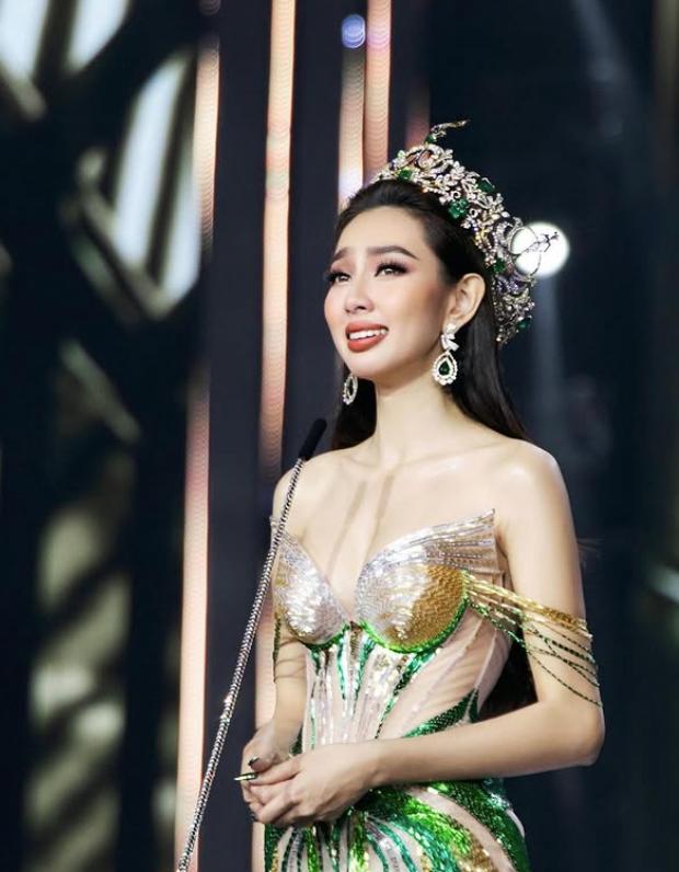 O regină a frumuseții din Vietnam a fost arestată pe aeroport din cauza unor jeleuri 974075