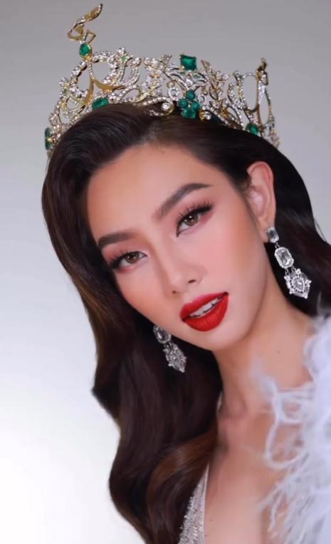 O regină a frumuseții din Vietnam a fost arestată pe aeroport din cauza unor jeleuri 974077