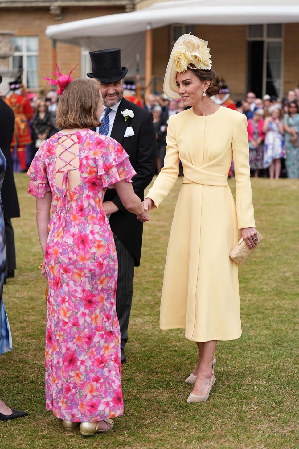 Kate și William, la petrecerea din grădina Palatului Buckingham, după 2 ani de absență. Pălăria prințesei a devenit sursă de zvonuri 974339