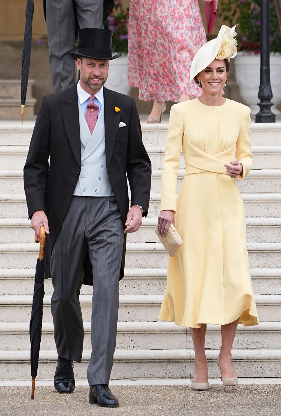 Kate și William, la petrecerea din grădina Palatului Buckingham, după 2 ani de absență. Pălăria prințesei a devenit sursă de zvonuri 974343