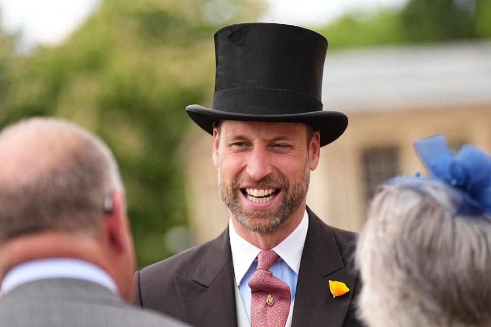 Kate și William, la petrecerea din grădina Palatului Buckingham, după 2 ani de absență. Pălăria prințesei a devenit sursă de zvonuri 974344