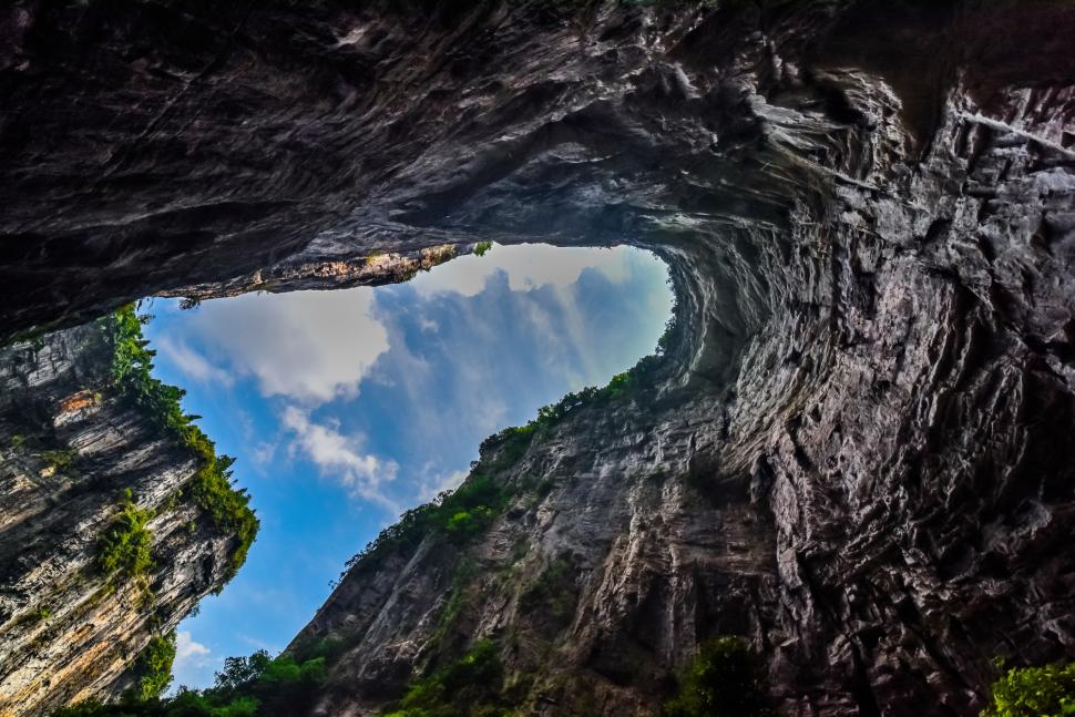 „Groapa Cerească”. Cea mai mare dolină din lume arată puterea și frumusețea absolută a naturii 974611