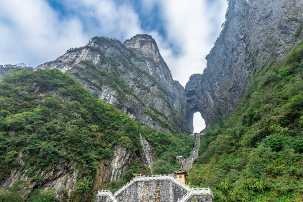 „Groapa Cerească”. Cea mai mare dolină din lume arată puterea și frumusețea absolută a naturii 974621