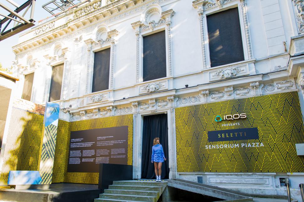 Trăiește o experiență IQOS x Sensorium Piazza, în care arta și tehnologia construiesc comunitatea  974652