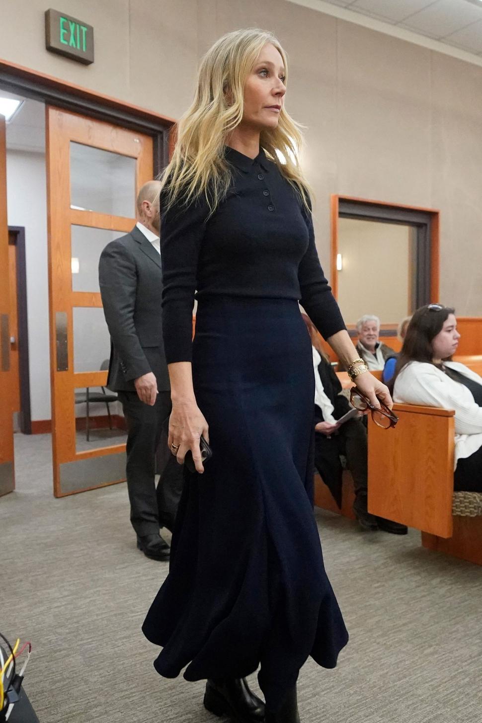 Kim Kardashian s-a dus la tribunal cu bijuterii de 8 milioane $. Istoria controversată a ținutelor vedetelor în sala de judecată 974905