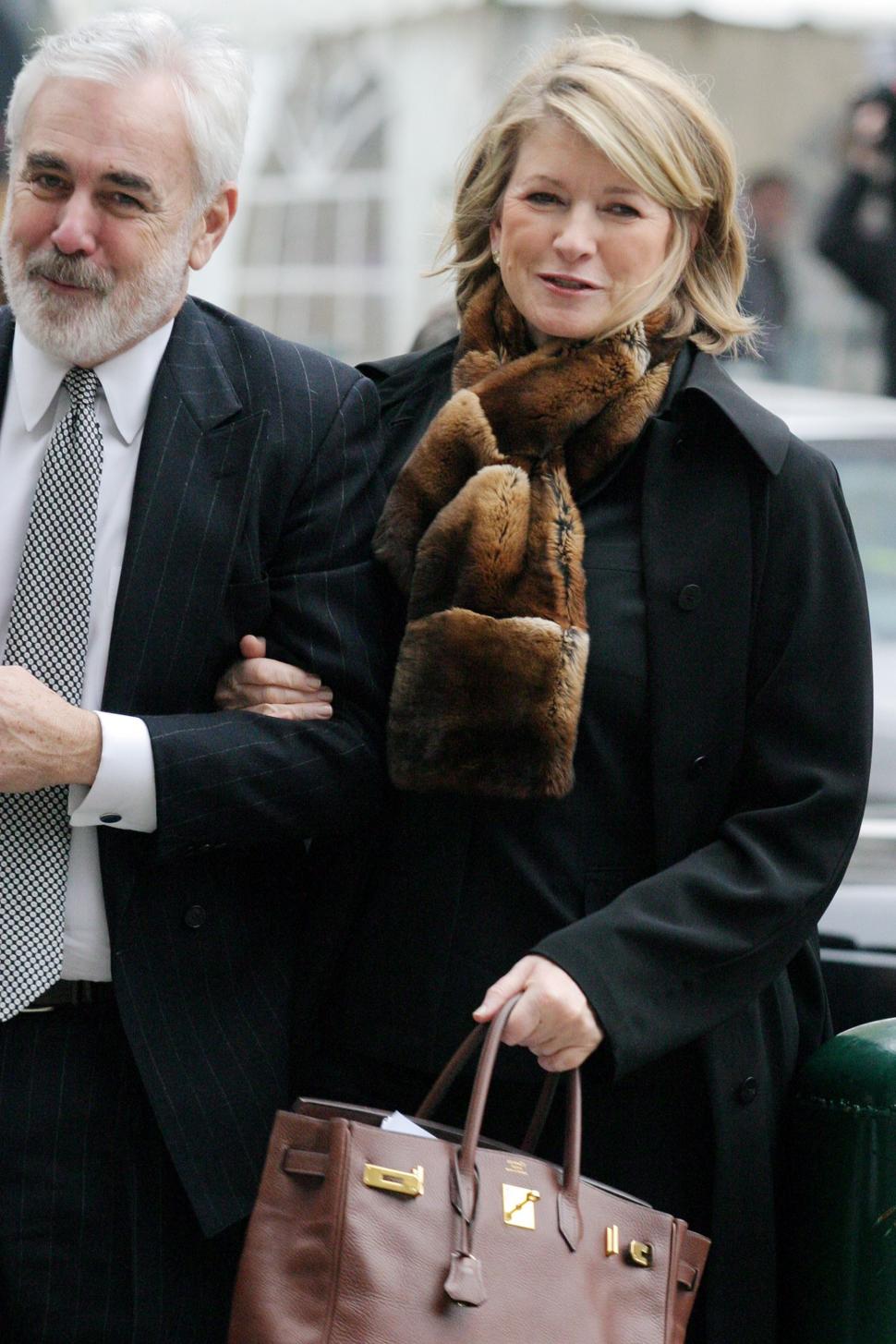 Kim Kardashian s-a dus la tribunal cu bijuterii de 8 milioane $. Istoria controversată a ținutelor vedetelor în sala de judecată 974908