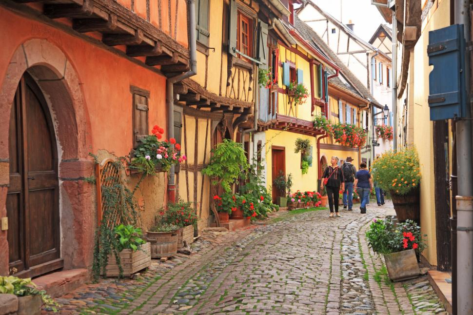 Un sat medieval francez construit în urmă cu 800 de ani, în trei cercuri perfecte, îi uimește pe cercetători 974989