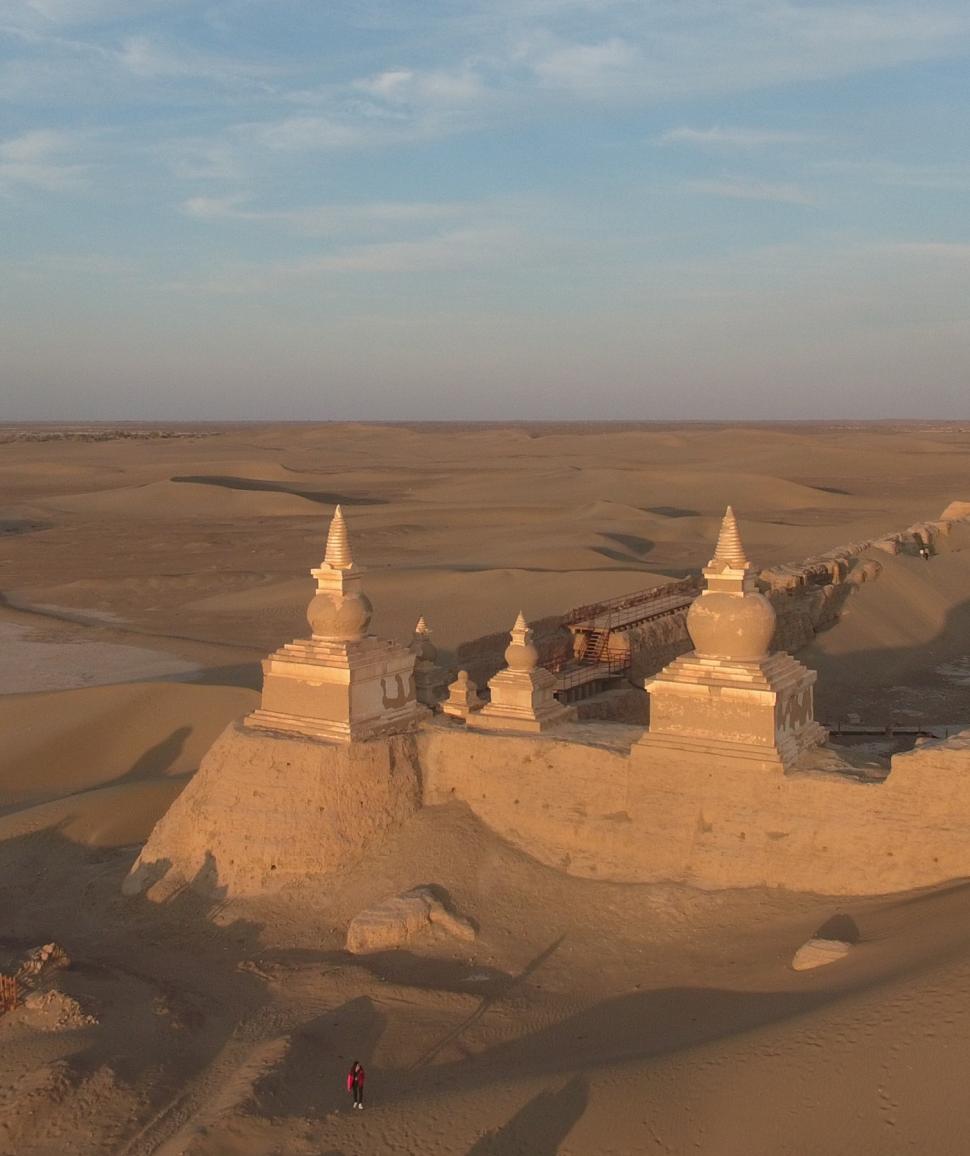 „Aici sunt fantome”. Povestea uluitoare a „Orașului Negru”, ridicat la 1032, acum înghițit de nisipul deșertului 974124