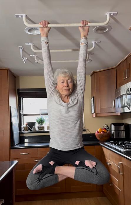 De la zero tracțiuni la „ninja warrior”: cum și-a construit o bunicuță mușchii, curajul și viața 973104