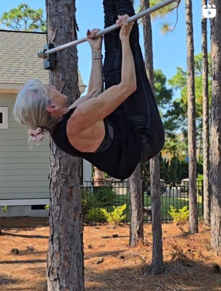 De la zero tracțiuni la „ninja warrior”: cum și-a construit o bunicuță mușchii, curajul și viața 973106