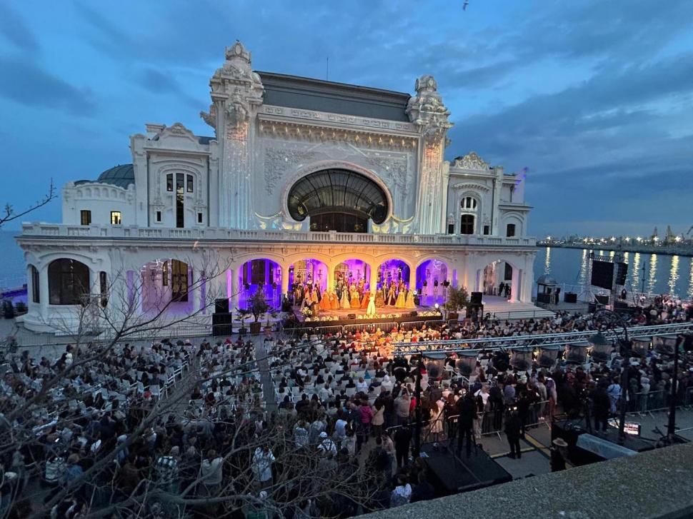 Imagini spectaculoase cu Cazinoul din Constanța după redeschidere. În patru zile a fost vizitat de 10.000 de oameni  975327