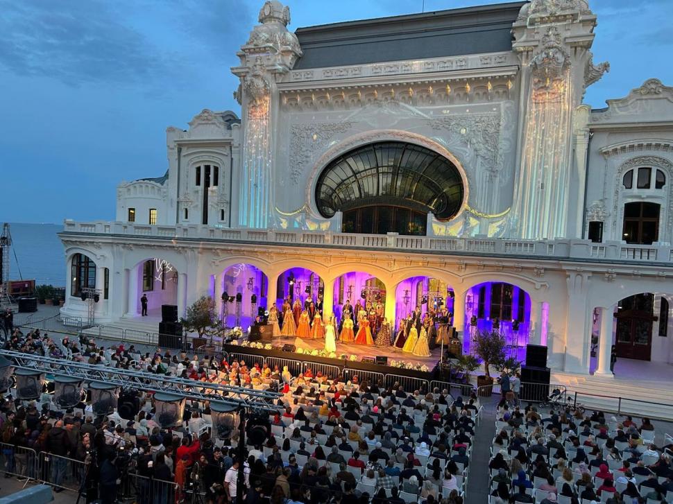 Imagini spectaculoase cu Cazinoul din Constanța după redeschidere. În patru zile a fost vizitat de 10.000 de oameni  975329