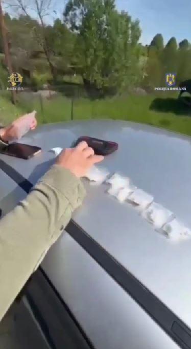 O bătrână de 82 de ani din Miercurea Ciuc, cercetată după ce a vândut cocaină. Ce au descoperit poliţiştii în locuinţa ei 975539