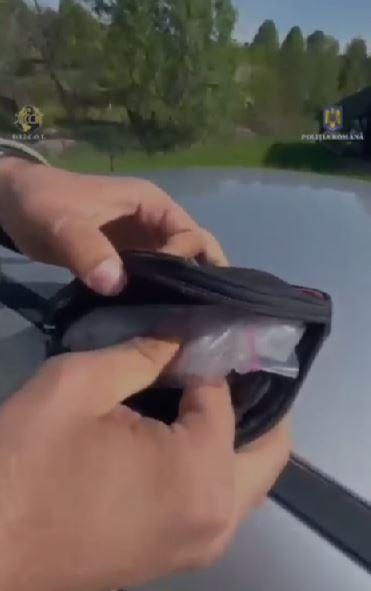 O bătrână de 82 de ani din Miercurea Ciuc, cercetată după ce a vândut cocaină. Ce au descoperit poliţiştii în locuinţa ei 975541