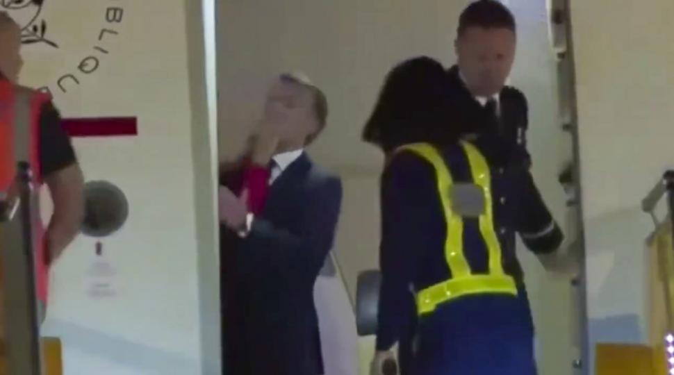 Un video viral în care pare că Brigitte îl lovește pe Emmanuel Macron este explicat de Palatul Elysee: ”Un moment de apropiere” 975405