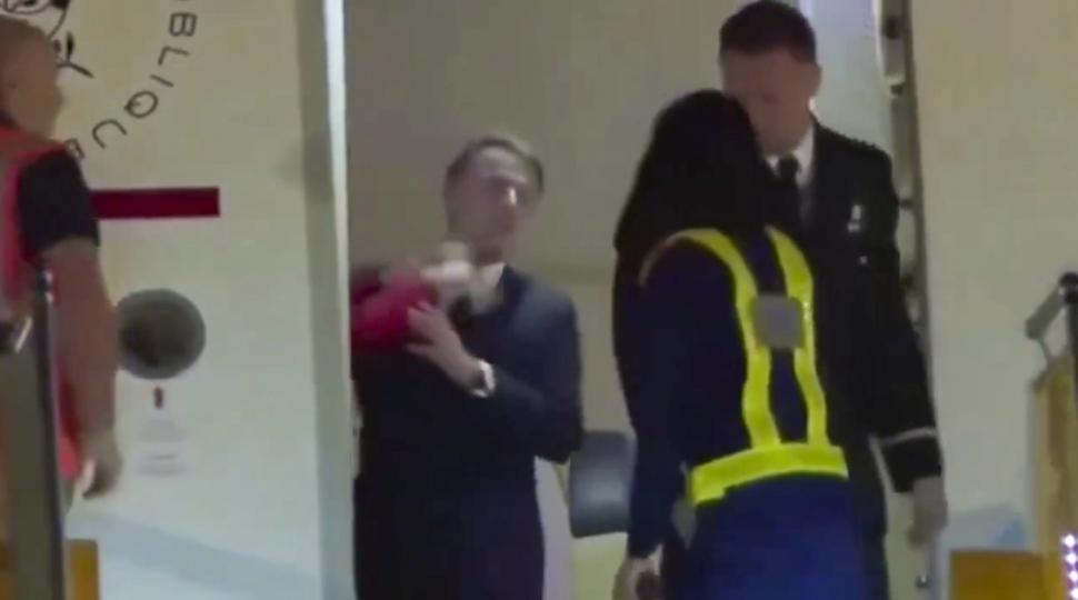 Un video viral în care pare că Brigitte îl lovește pe Emmanuel Macron este explicat de Palatul Elysee: ”Un moment de apropiere” 975409