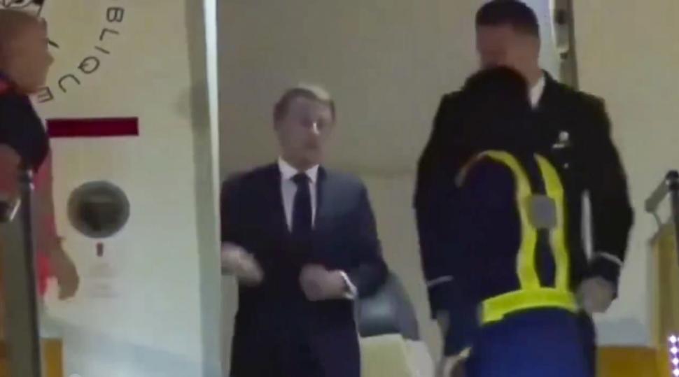 Un video viral în care pare că Brigitte îl lovește pe Emmanuel Macron este explicat de Palatul Elysee: ”Un moment de apropiere” 975410