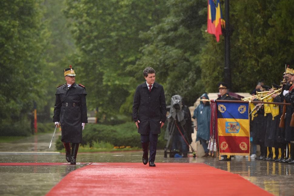 Vedete şi oameni de afaceri, prezenţi la ceremonia de învestire a lui Nicuşor Dan: "Este un om care preferă să facă" 975517